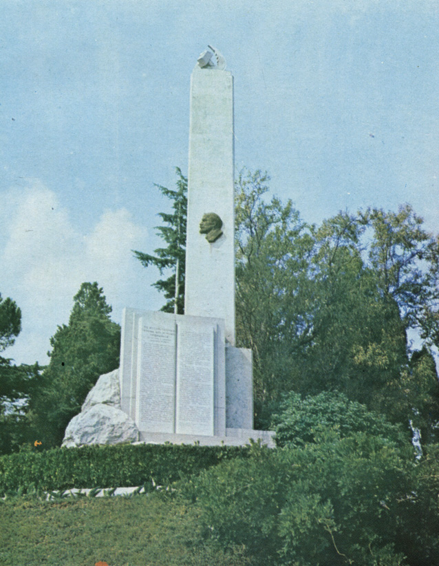 .           . Yalta. The Obelisk bearing the text of Lenins Decree On Utilization of the Crimea for Treating Working People
