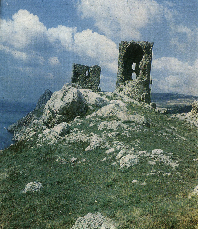23. Где в Крыму сохранились эти средневековые руины?