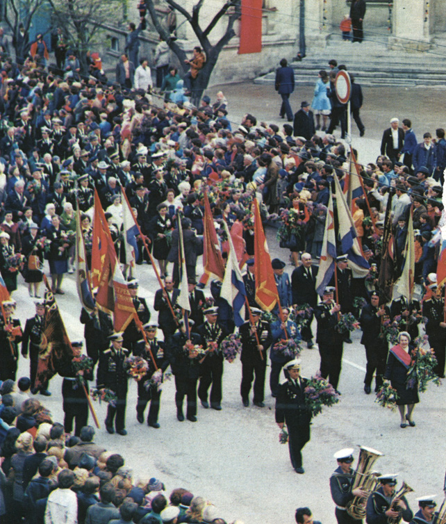 Шествие ветеранов по улицам города в День Победы
