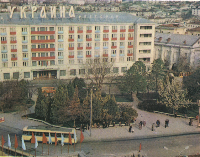 Площадь Ушакова